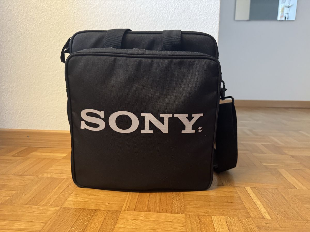 Sony Proiettori: Sony Beamer VPL-PX11 – Usato da Luzern venduto da MsArcal