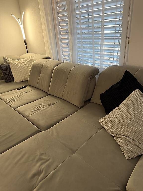 Divani: Großes U-Sofa in Hellgrau mit Schlaffunktion  CHF 1600. – Usato da Wünnewil venduto da ama_t2fv 3