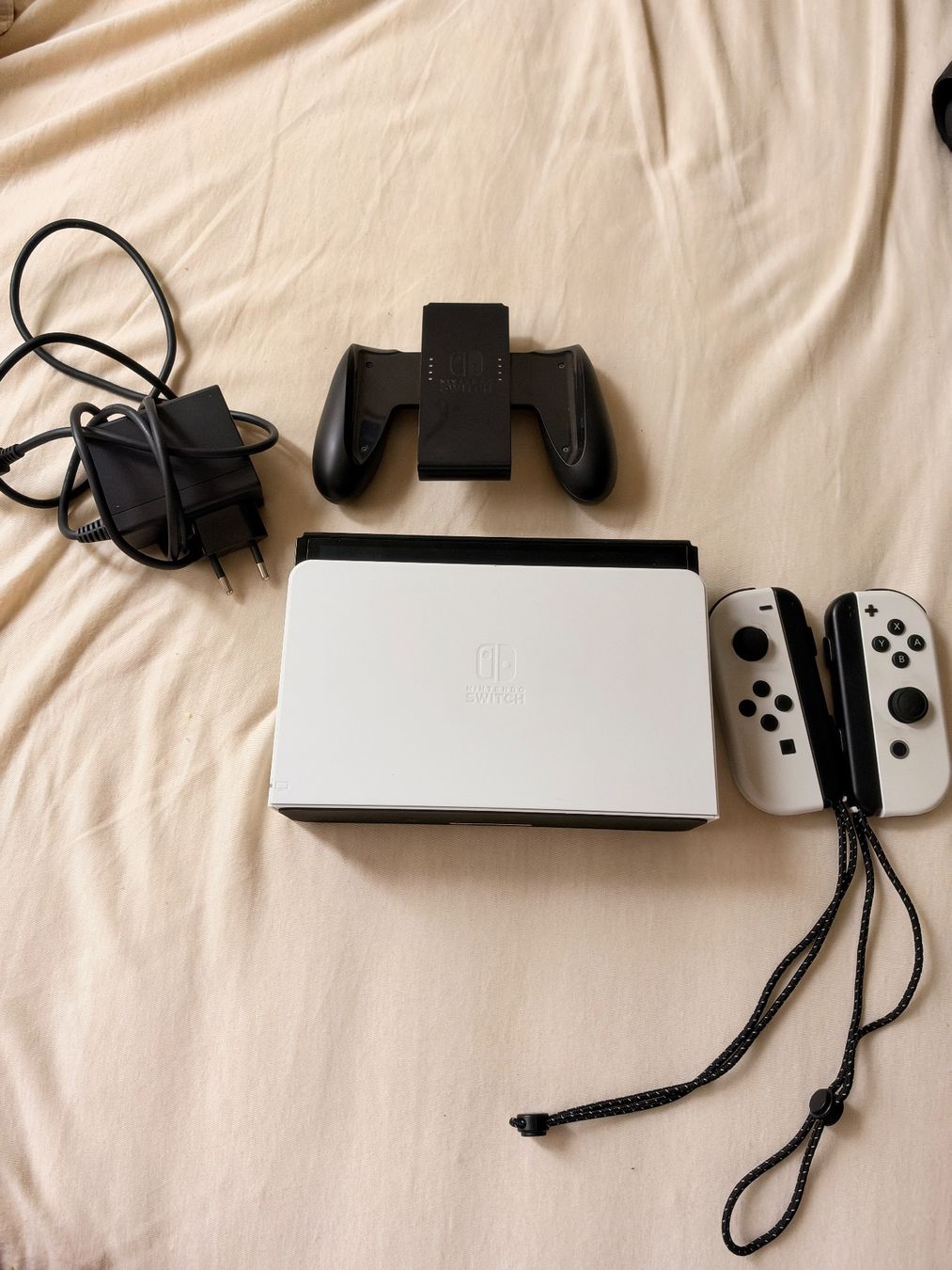 Nintendo Console: Nintendo Switch OLED – Usato da Meyrin venduto da ale_kx5x