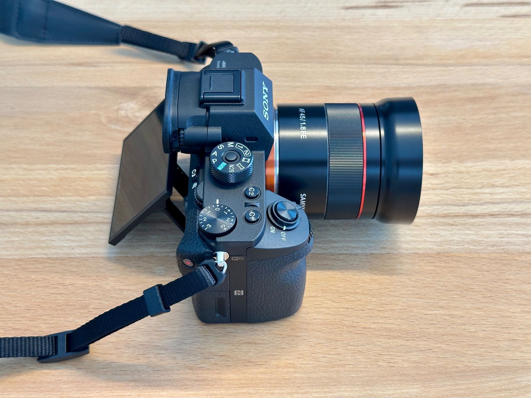 Sony Kamera: Sony A7 Rii + Samyang AF 45 1.8 – Gebraucht aus Näfels von Petar.iphone 4