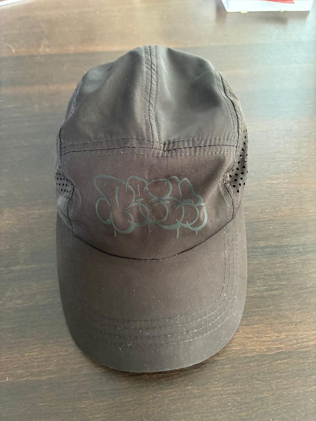 Copricapi, berretti & cappellini: Schwarze Cap, mit Print "RASK" – Usato da Weiningen ZH venduto da MellRo.54