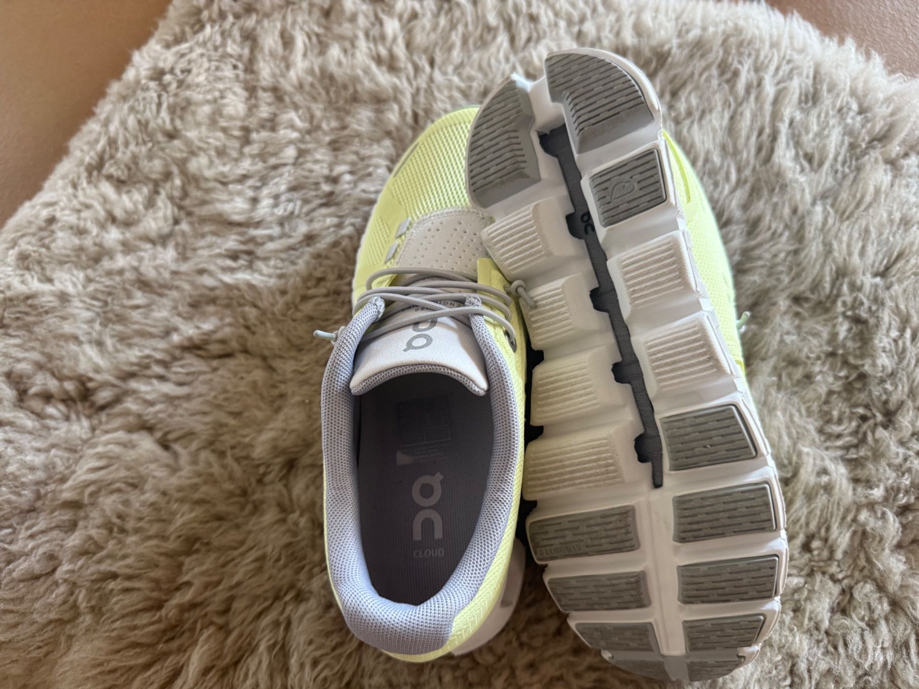 On Scarpe da donna: On Cloud Laufschuhe Sportschule – Nuovo (secondo la descrizione) da Oberglatt ZH venduto da Hero1512 2