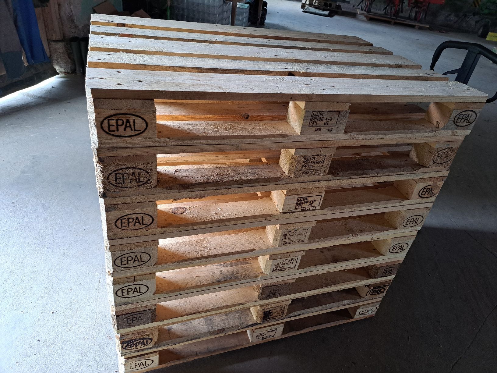 Pallets: 8 stk Europaletten  – Usato da Morens FR venduto da Kiscica 1