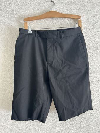Short AllSaints noir, taille 32, idéal pour l'été!