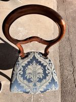 Antiker Stuhl Holz mit blauem Stoffbezug guter Zustand