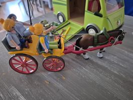 Pferdetransporter mit Kutsche