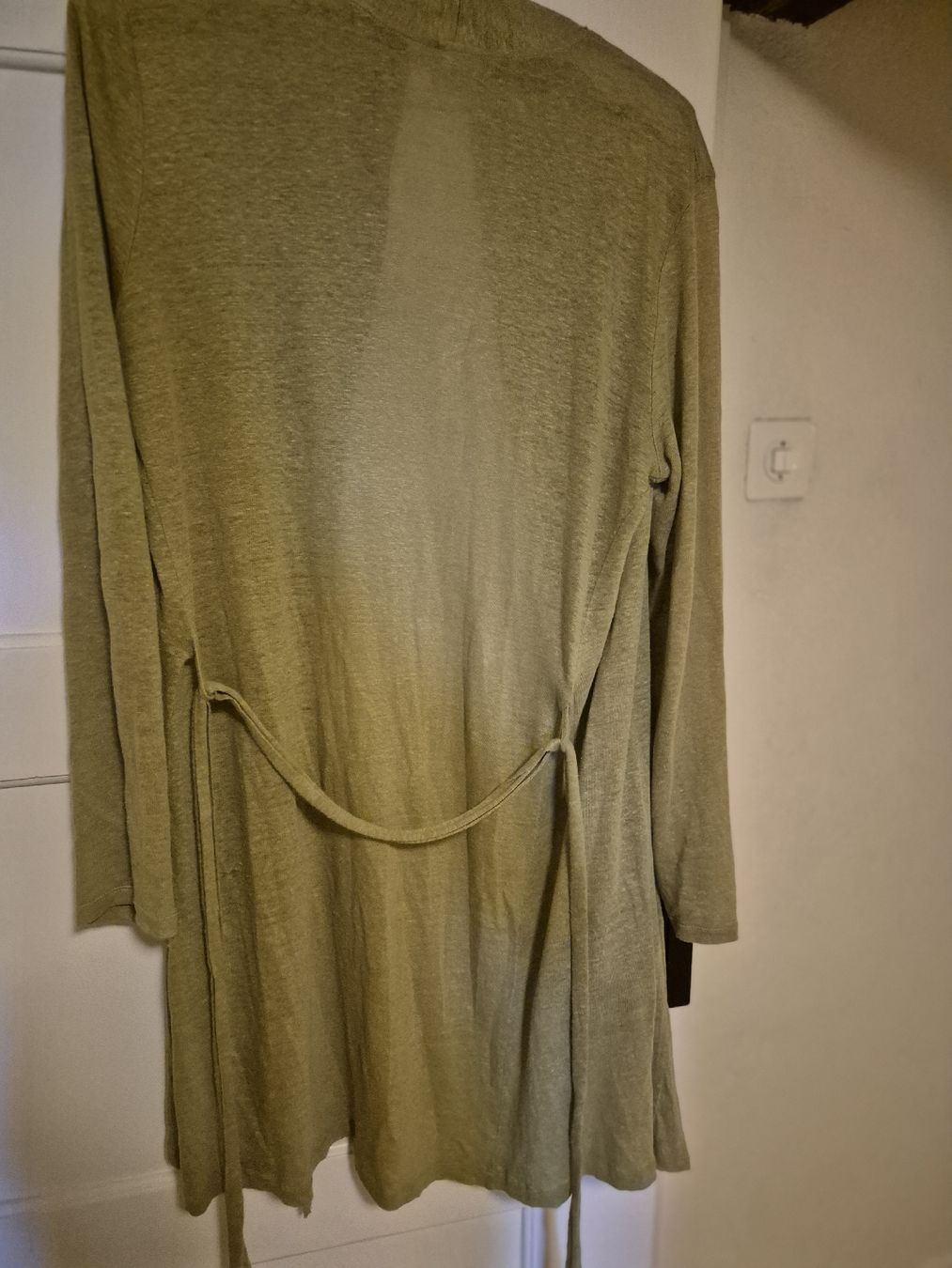 Giacche: Damen Strickjacke Khaki Grösse L Leinen 100% – Usato da Herrliberg venduto da SELENONAUTKA 1
