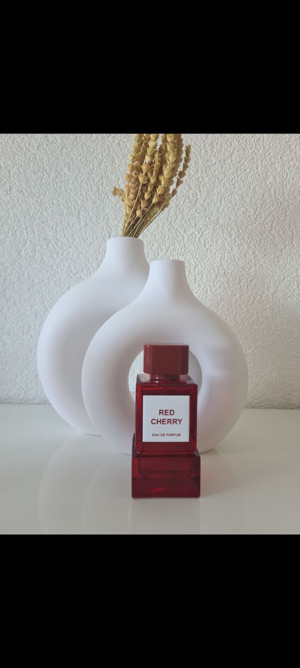 Profumi & Eau de Toilette: eau de parfum Red Cherry 100ml neuf – Nuovo e nell'imballaggio originale da La Chaux-de-Fonds venduto da Luxary.25cachmirepro 1