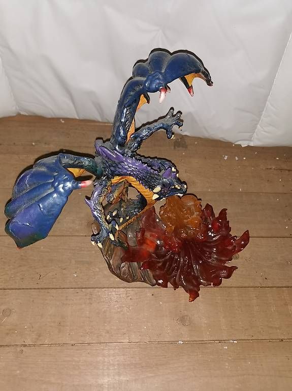 Tutte le decorazioni: Drachen Statue Tudor Mint zu verkaufen – Usato da Mattstetten venduto da daniel.zihler 3