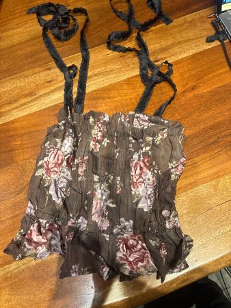 Sommertop mit Blumenmuster, Grösse M , leicht und luftig
