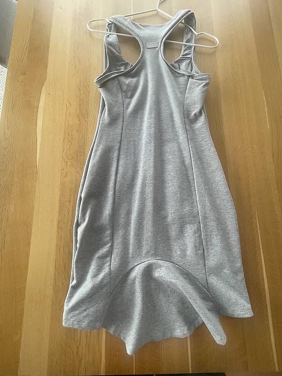 Vestiti: MET Kleid  – Usato da Emmenbrücke venduto da sim_gt9g