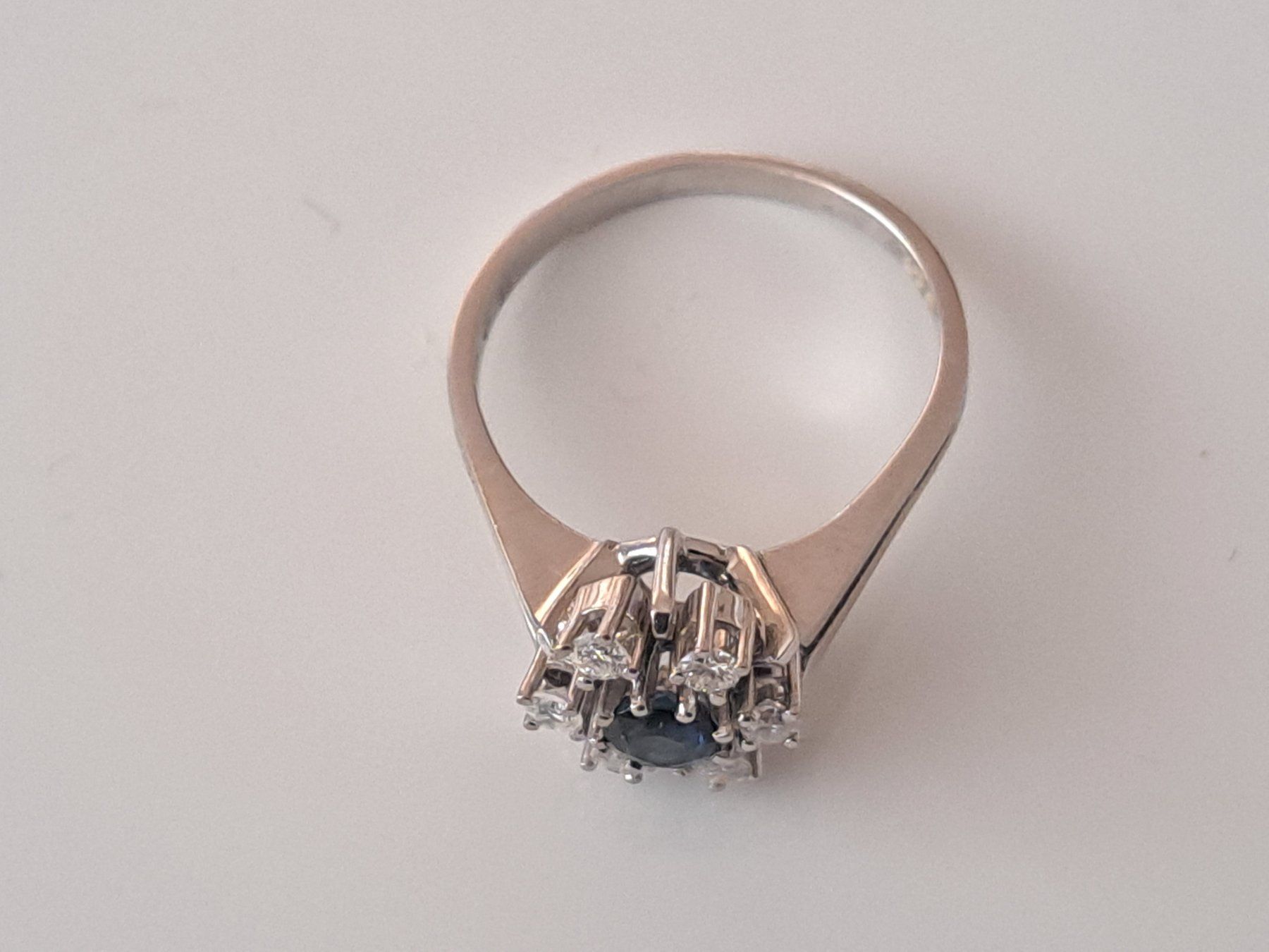 Ringe: Golld Ring mit Dunkles Sapfyr und Diamanten – Gebraucht aus Schaffhausen von meteor7