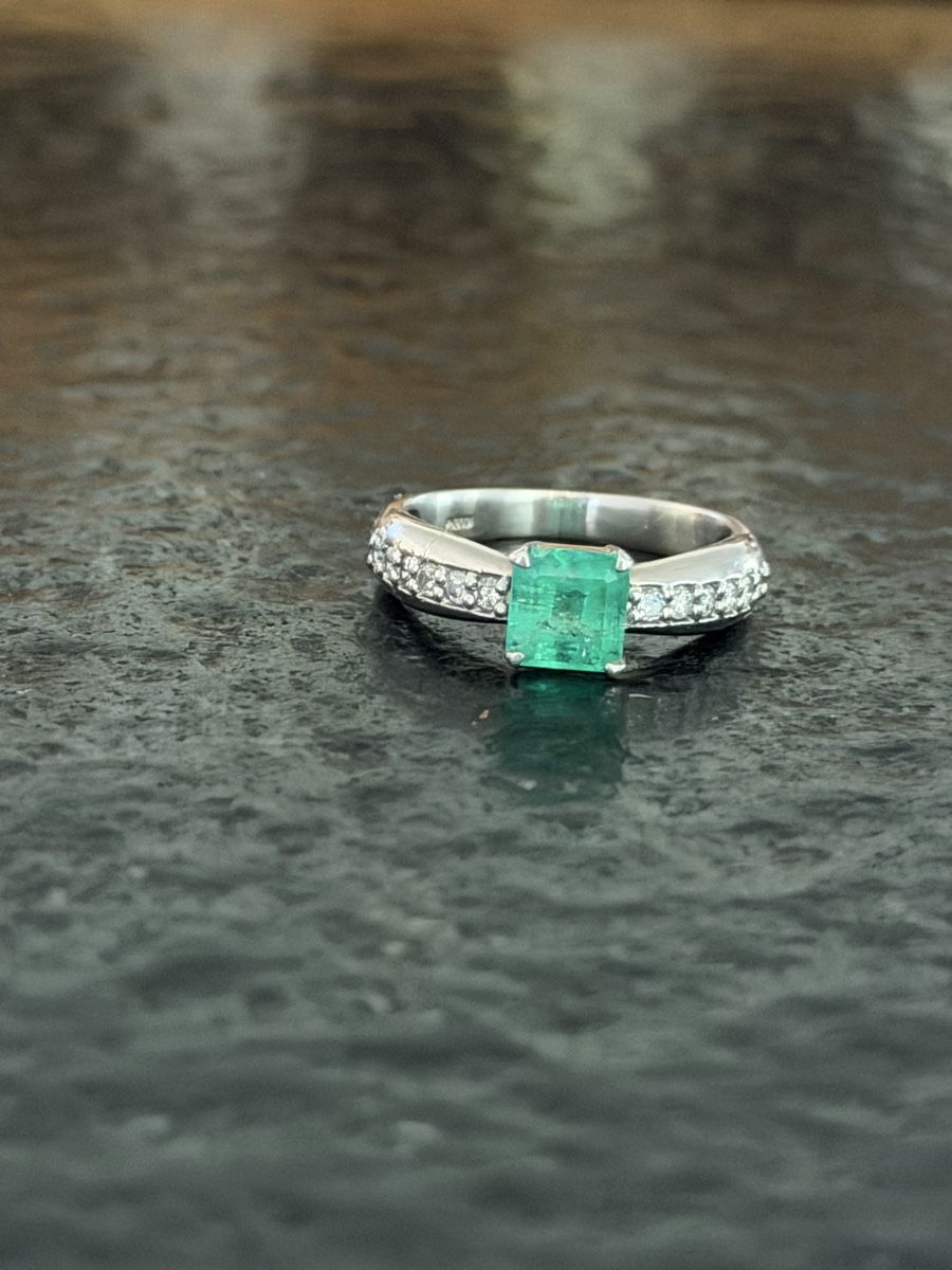 Bagues: Ring with emerald and diamonds 52 – D'occasion à Affeltrangen par SteFio88