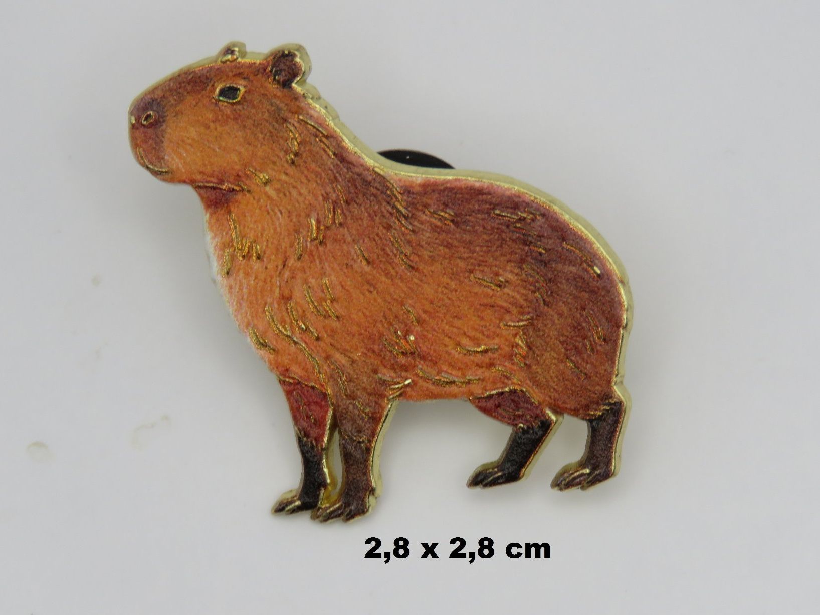 Spille & Fermagli: 3 Tier Set - PIN - Eichhörnchen - Capybara - Haifisch - Neu – Nuovo e nell'imballaggio originale da Grenchen venduto da Yamahwildstar16 2