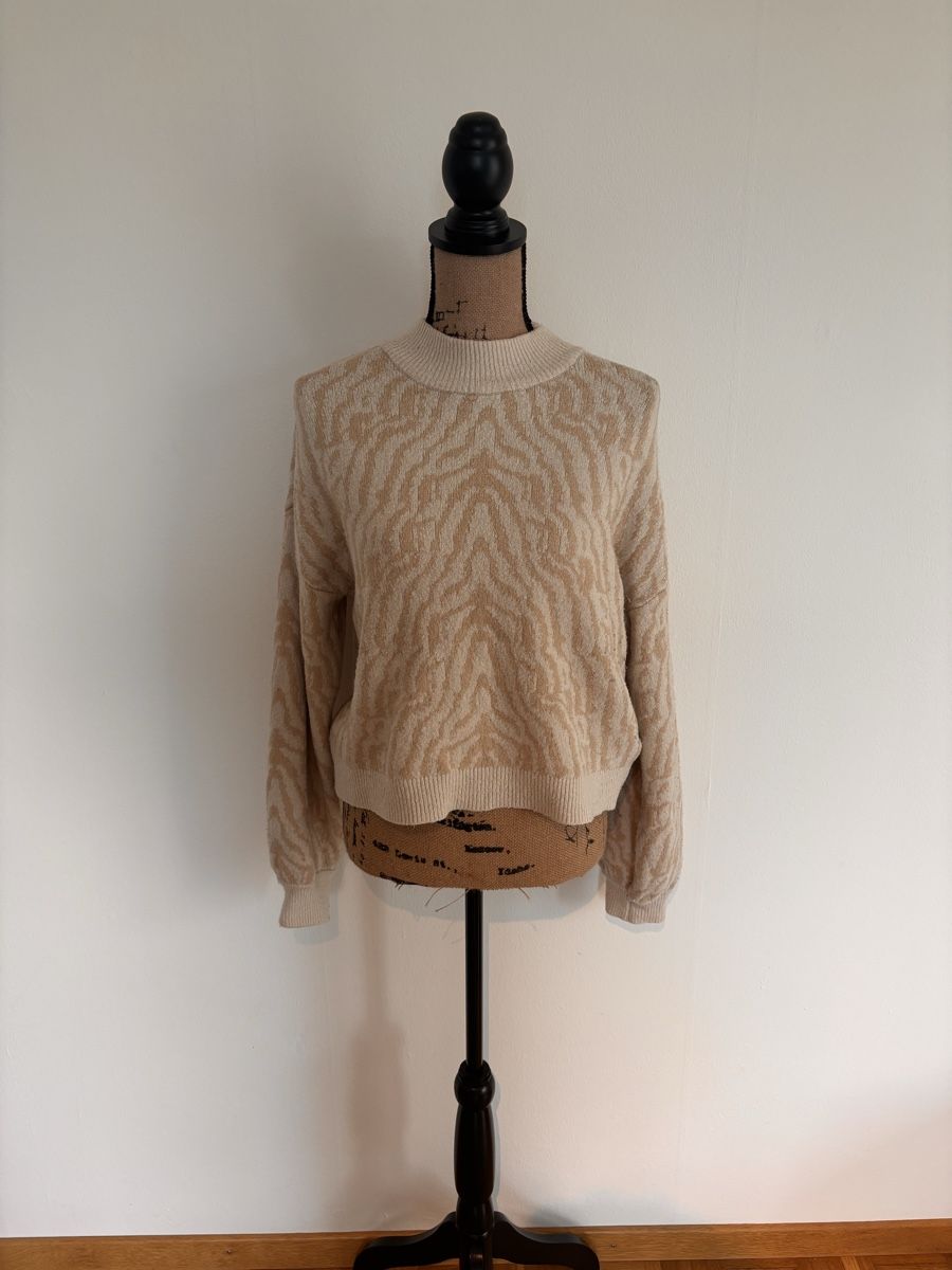 Pullover & Sweatshirts: Winterlicher Damenpullover mit Muster, Grösse M – Gebraucht aus Fraubrunnen von Sxhiina01 1
