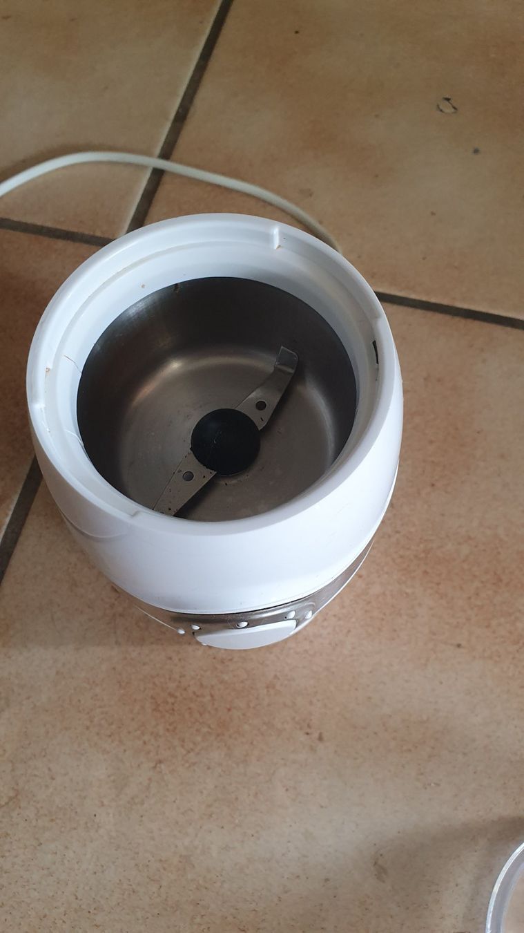 Trisa Elettrodomestici da cucina: Petit broyeur à graines – Usato da Châtonnaye venduto da Kojak120 1