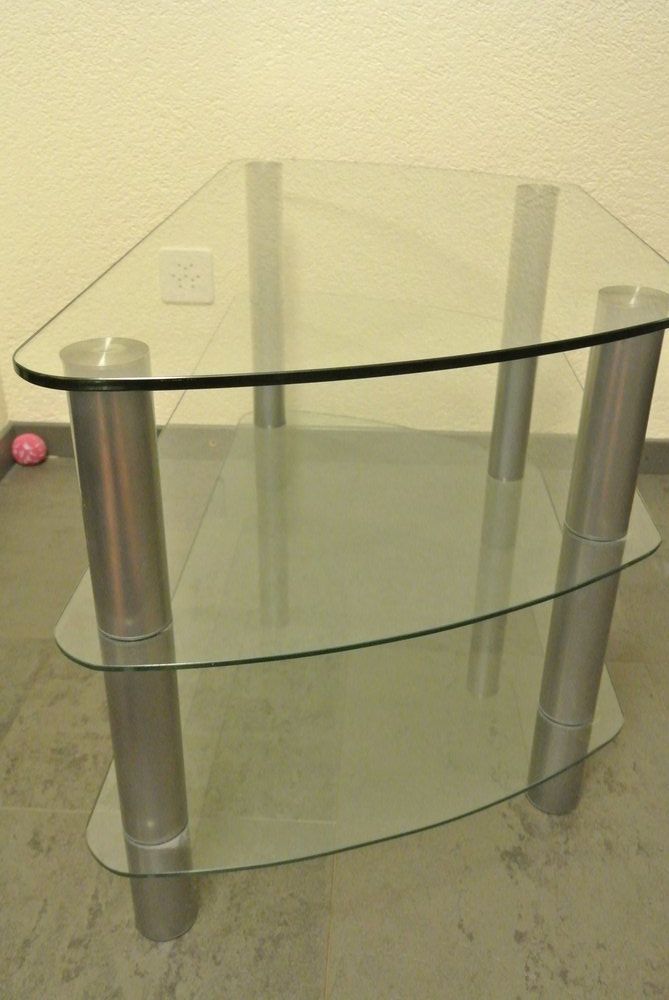 TV Möbel: TV Tisch Glas Aluminium – Gebraucht aus Winterthur von owight 1