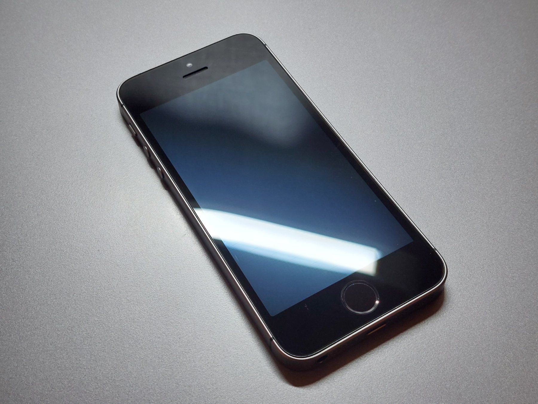 Apple Telefoni cellulari / Smartphones: iPhone SE 2016 32gb, 93% Akku, mit Hülle – Usato da Pfäffikon SZ venduto da max_5ylc 5