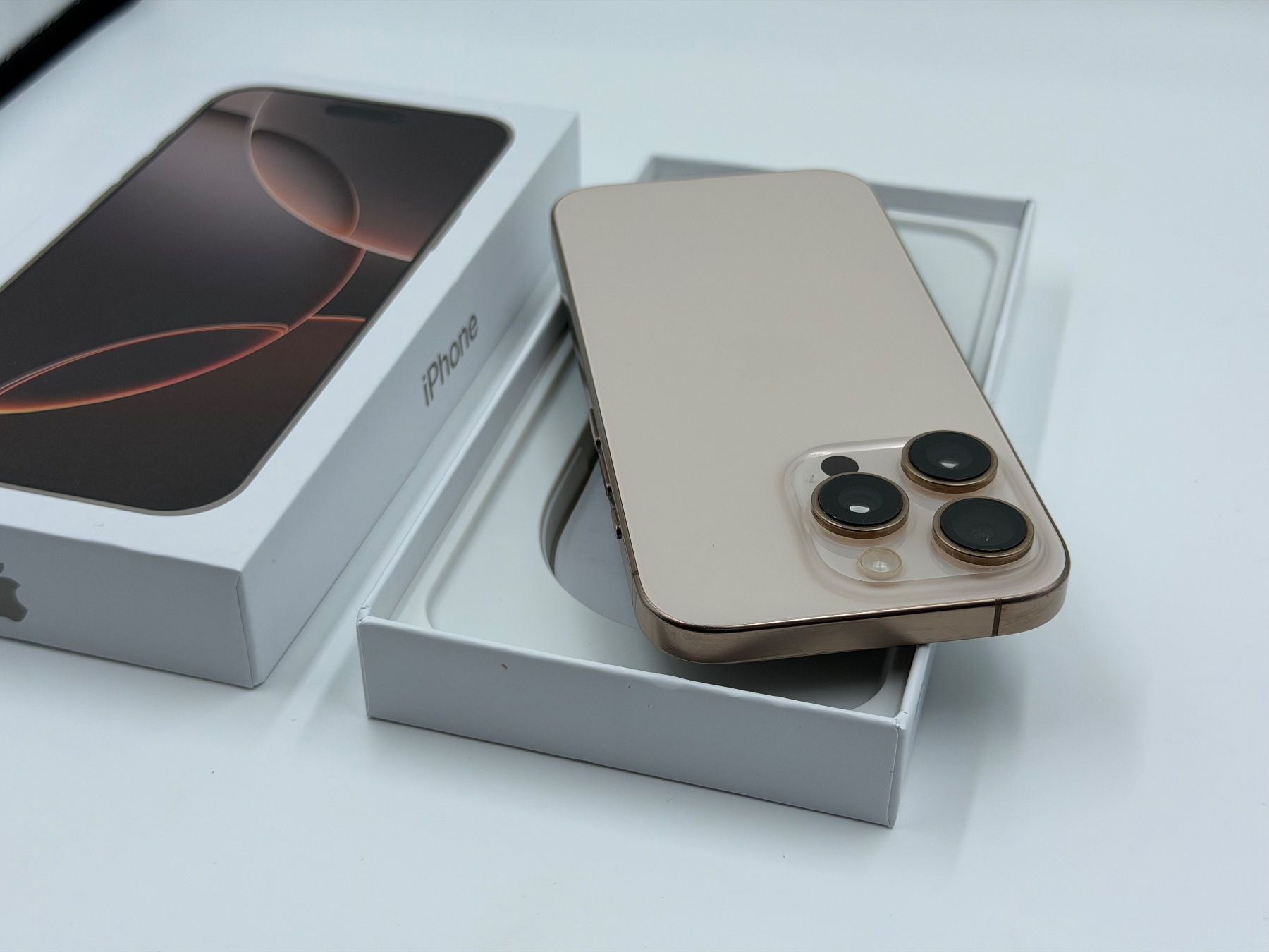 Apple Telefoni cellulari / Smartphones: iPhone 16Pro 256gb Gold Top Zustand – Nuovo (secondo la descrizione) da Chur venduto da ReplaceHub