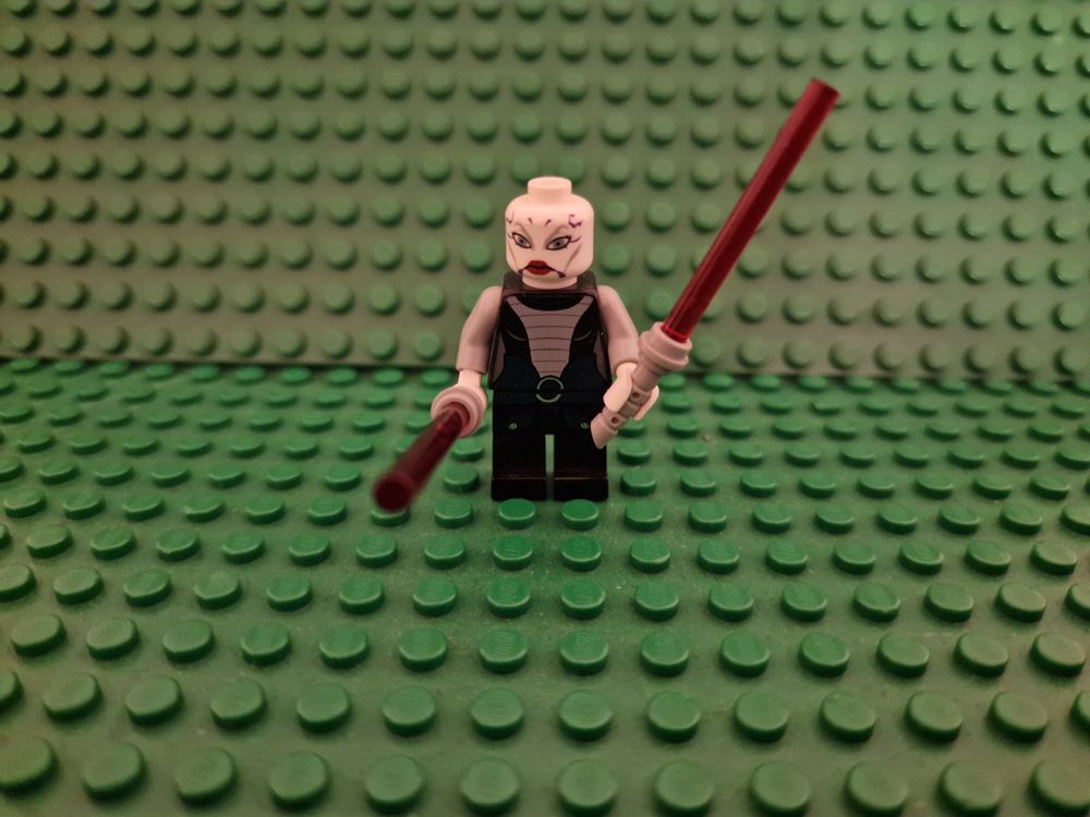 LEGO Star Wars Asajj Ventress Minifigure Clone Wars Sith Apprentice 7957 sw0318
