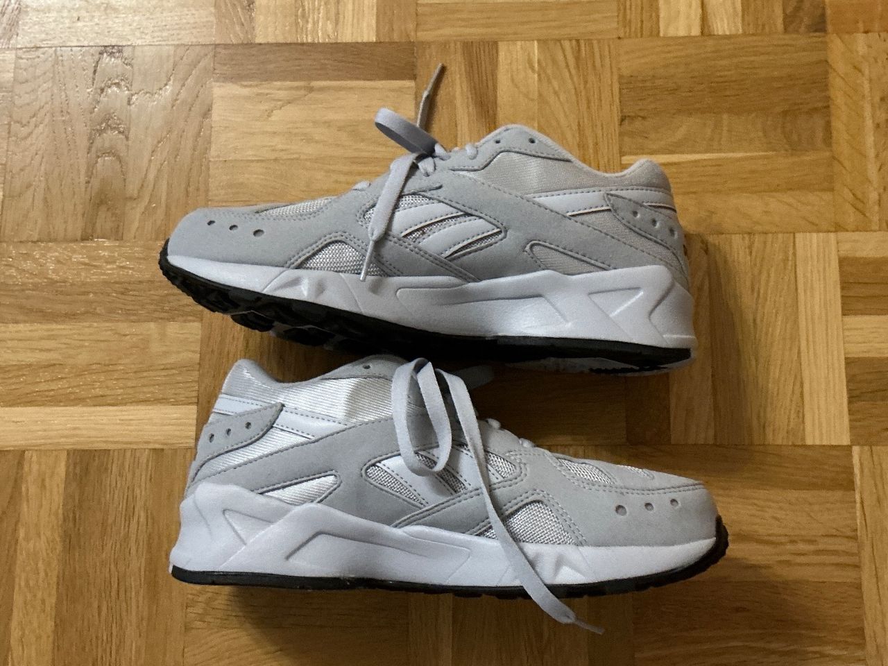 Scarpe da donna: Reebok neuves taille 39 grises – Nuovo (secondo la descrizione) da Biel/Bienne venduto da tatilene 1
