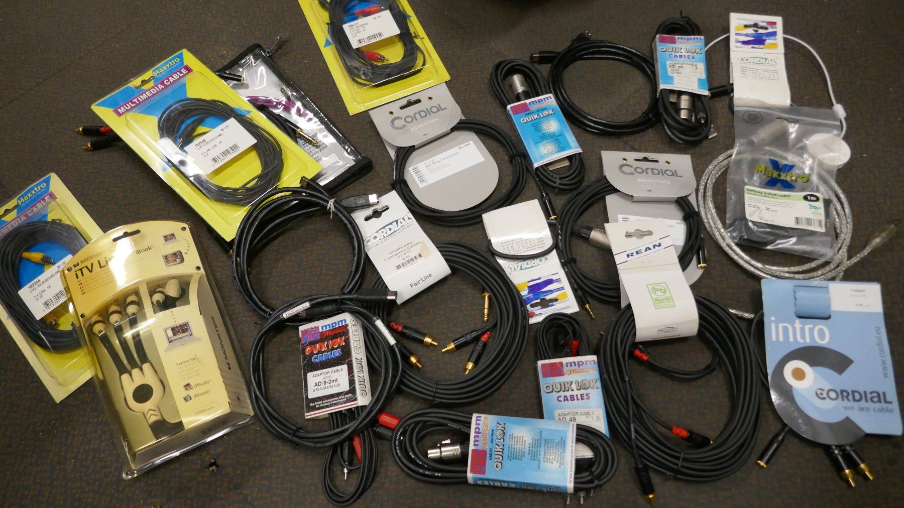 Cavi: Diverse Studio-Kabel – Nuovo (secondo la descrizione) da Wenslingen venduto da FairlightCMI