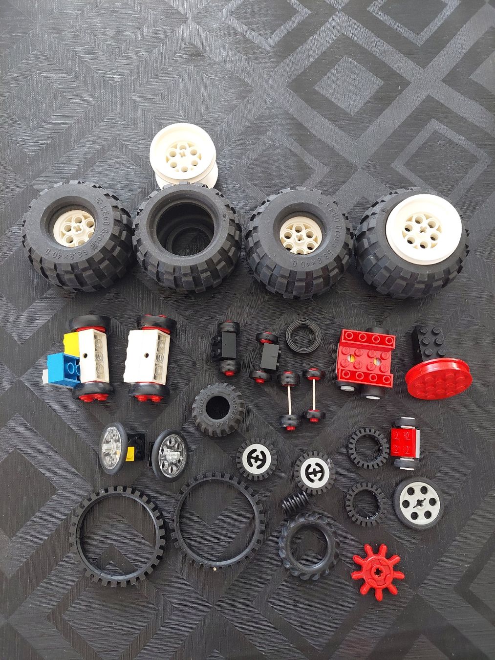 Lego Spielzeuge: Div. Lego Räder – Gebraucht aus Zetzwil von sti_x9xf