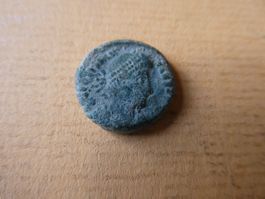 uralte Bronzemünze  16 mm     2.92 g