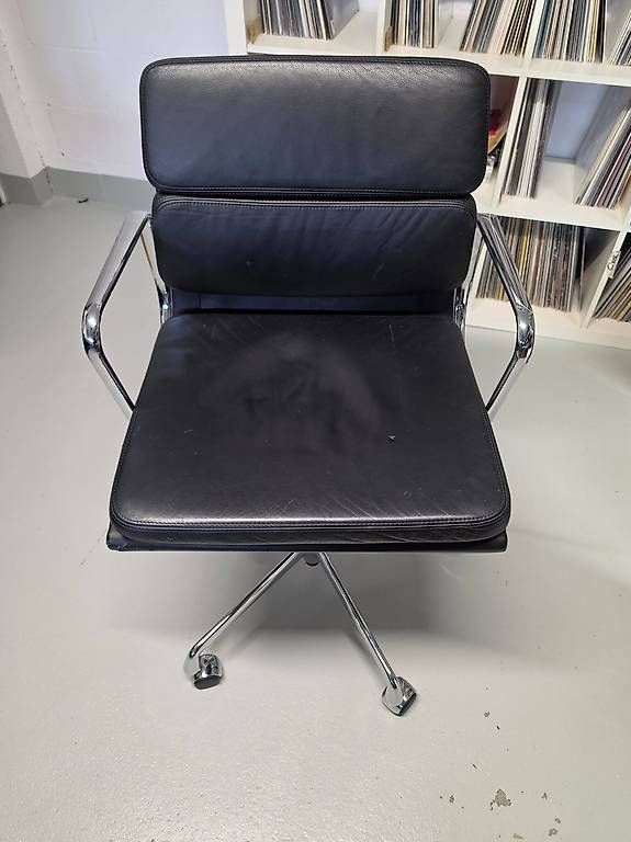 Stühle: Vitra Eames Soft Pad Chair EA 217 - Bürostuhl – Gebraucht aus Riniken von 7ch_bx5j 4