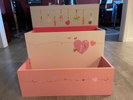 Bibliothèque enfant rose rangements multiples
