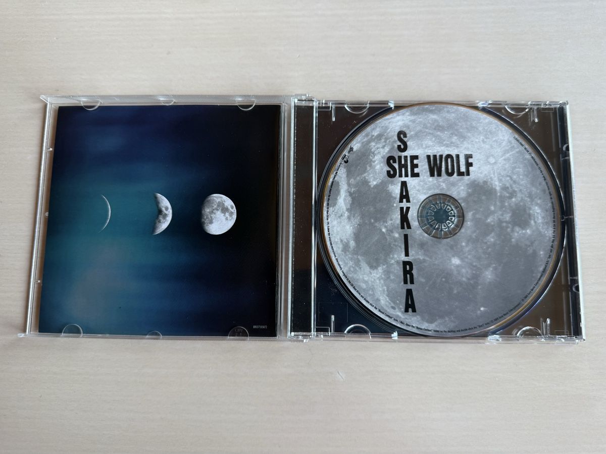 CD: Shakira She Wolf CD Album  – Usato da Oberried Brienz venduto da Chyara 2