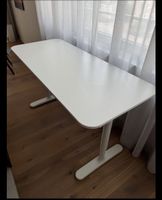 Ikea Pult weiss, höhenverstellbar