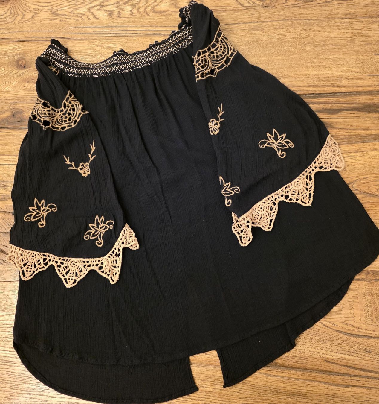Camicette: Schickes, schulterfreies Sommer-Bluse mit Spitze – Usato da Basel venduto da sci_67ms 6