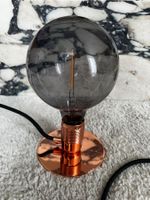 Tischlampe in bronze mit grosser Glühbirne