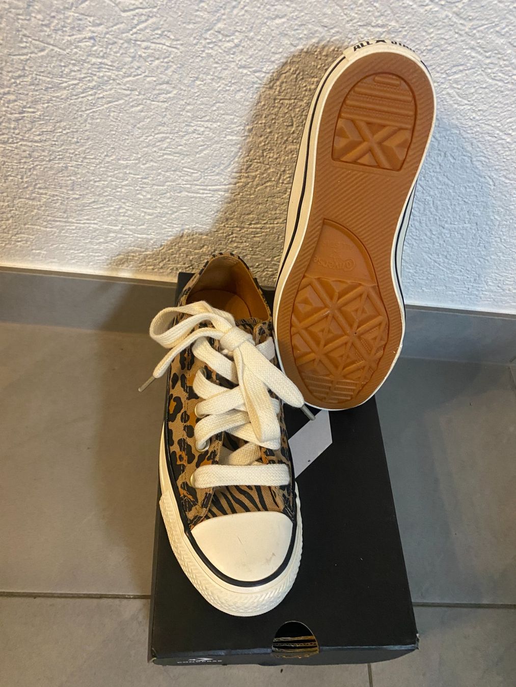 Converse Damenschuhe: Baskets Converse – Neu und originalverpackt aus Granges von Macaroni24