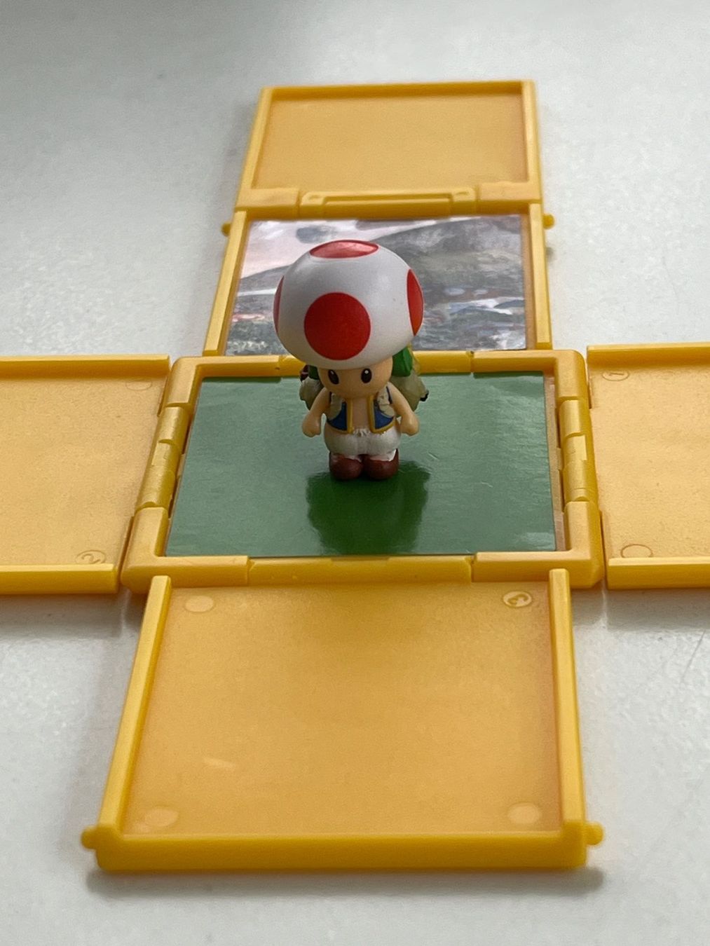 Nintendo Statuette: Super Mario Toad Figur mit Mystery-Box, Nintendo – Usato da Winterthur venduto da Wusa01 4