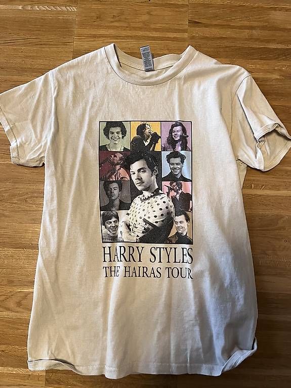 T-shirt: Harry Styles Fan Merch – Nuovo (secondo la descrizione) da Zürich venduto da lia_szs8