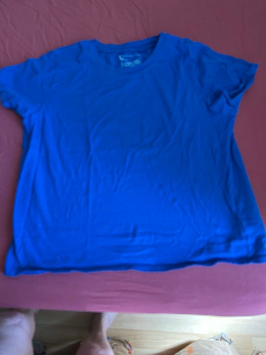 T-shirt: 2 verschieden farbige T-Shirt – Usato da Rüti ZH venduto da Masken