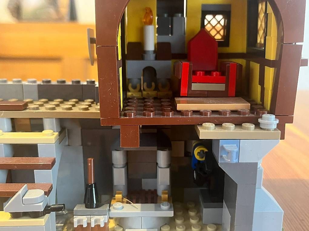 Spielzeuge: Legoburg – Gebraucht aus Rickenbach LU von Maxianer 4
