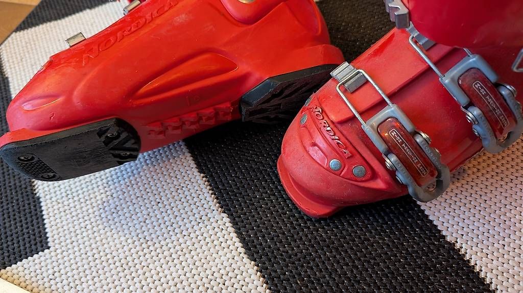 Schuhe für Jungen: Skischuhe Gr. 34 – Gebraucht aus Frick von Twolve 1