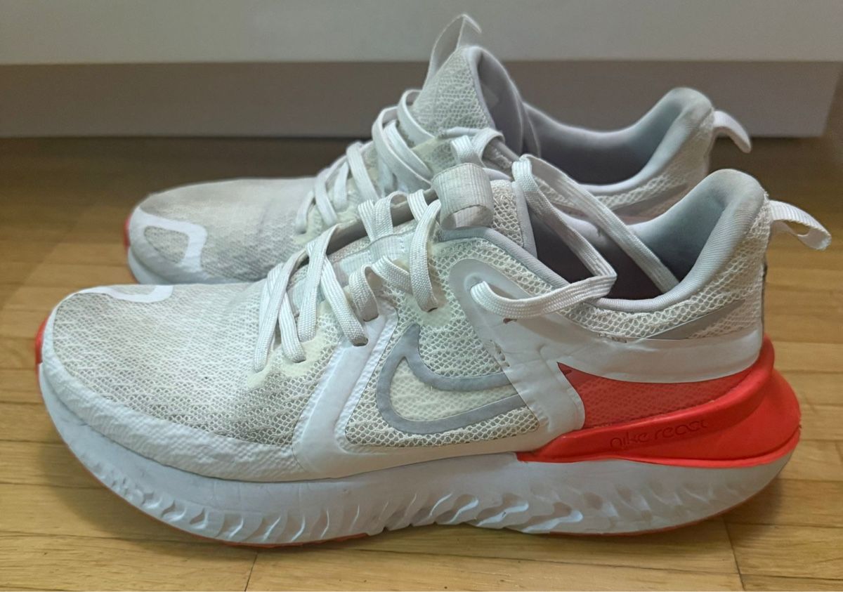 Nike Damenschuhe: Nike Womens Legend React 2 Running Sneakers – Gebraucht aus Opfikon von Luis144