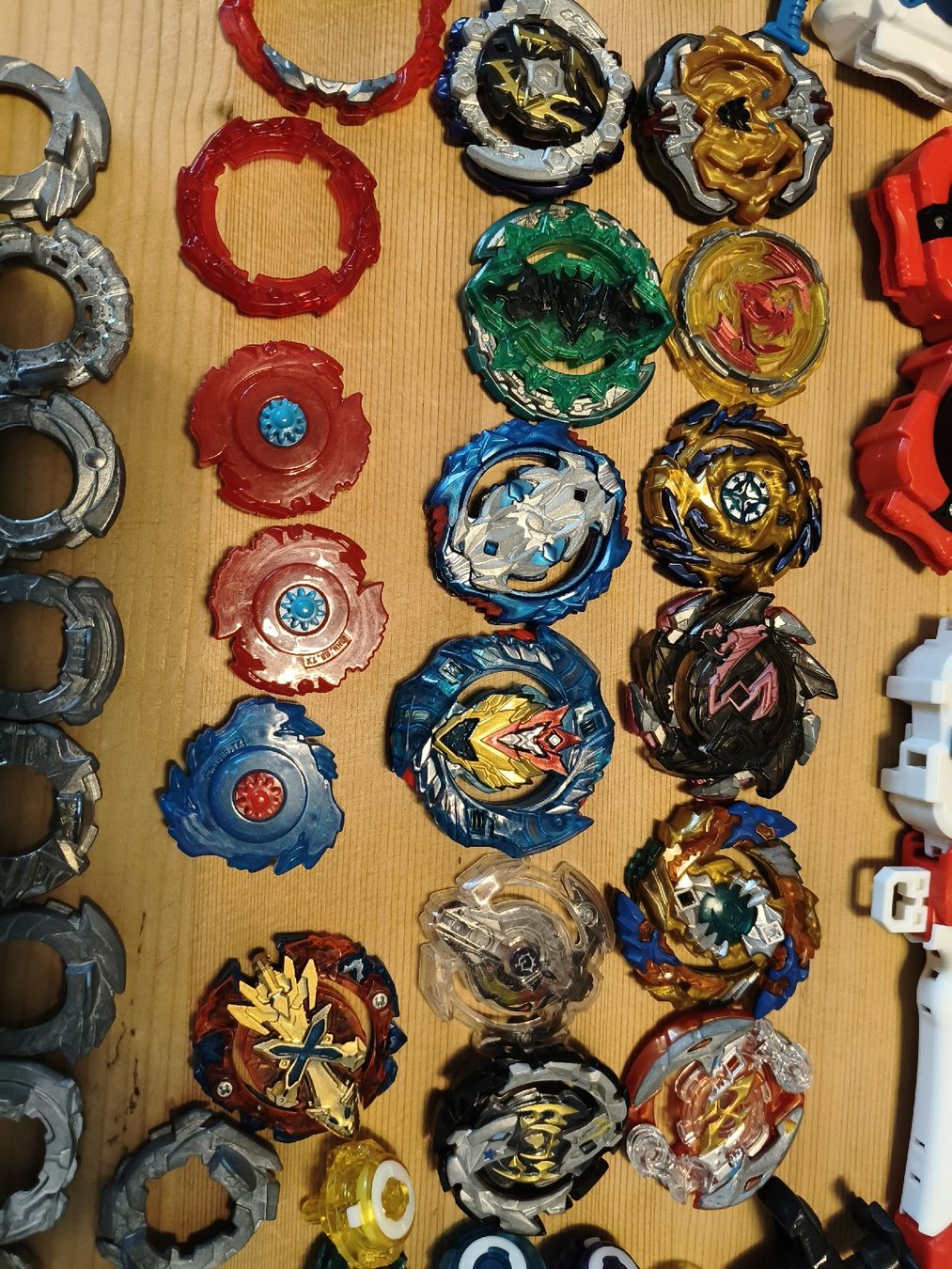 Giocattoli: Beyblade Set mit Beystarters und Zubehör – Usato da Unterkulm venduto da Scarface88 1