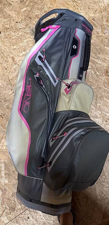 Sacs: Sac de golf Sun Mountain H2NO étanche avec compartiments  – D'occasion à YVERDON-LES-BAINS par Lazuli 1