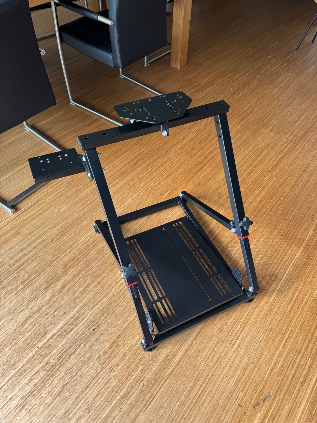 Supporti a parete: Racing Wheel Stand für Logitech, Thrustmaster & Co. – Usato da Rüschlikon venduto da nickon 1