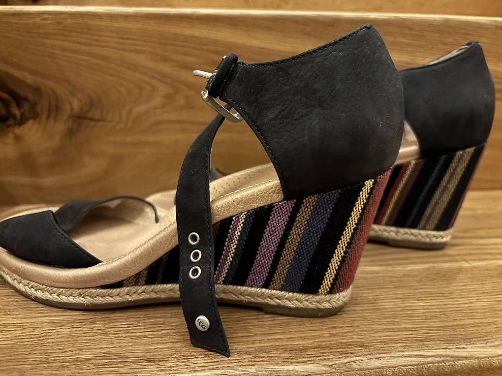 Scarpe da donna: UGG Sandalen Keilabsatz 40 – Usato da Klingnau venduto da Mowi0309