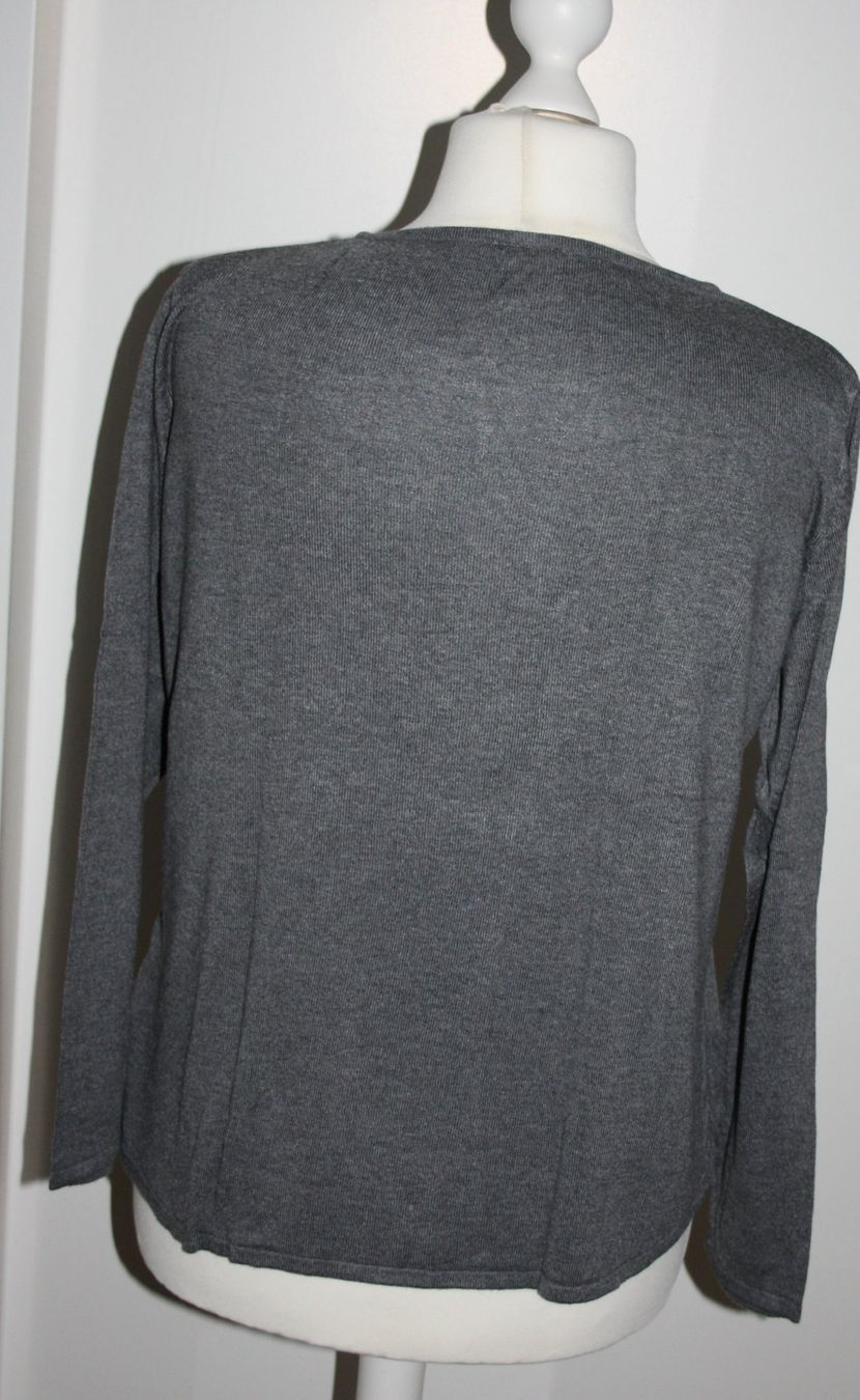 Maglioni & Felpe: Pullover Furlano grau mit Strass Gr. 44/46 – Difettoso da Flüelen venduto da Diversicum-Textil 1