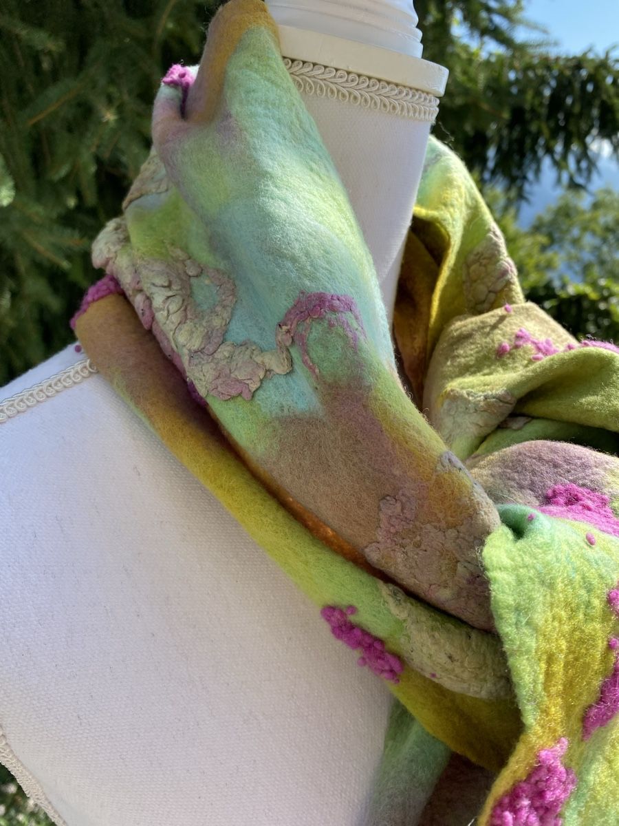 Foulards, Tücher & Schals: Écharpe feutré à la main - pièce unique – Neu und originalverpackt aus Randogne von BonnieG 1