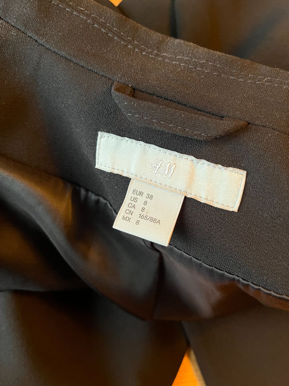 H&M Giacche: Black blazer with ruffled sleeves – Usato da Winterthur venduto da L.K.I. 2
