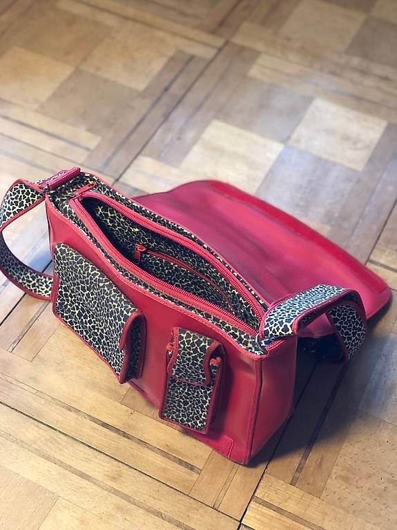 Taschen: Tiger Suisse Handtasche – Gebraucht aus Ebnat-Kappel von del_9vyy 2