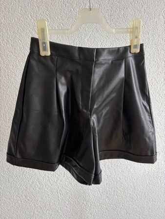 Short Tezenis en similicuir noir, taille S, parfait!